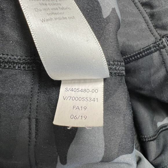 Athleta Camo Contender 7/8 Tight SIZE XSP Petite Black Gray Yoga Pants Workout - Picture 9 of 10